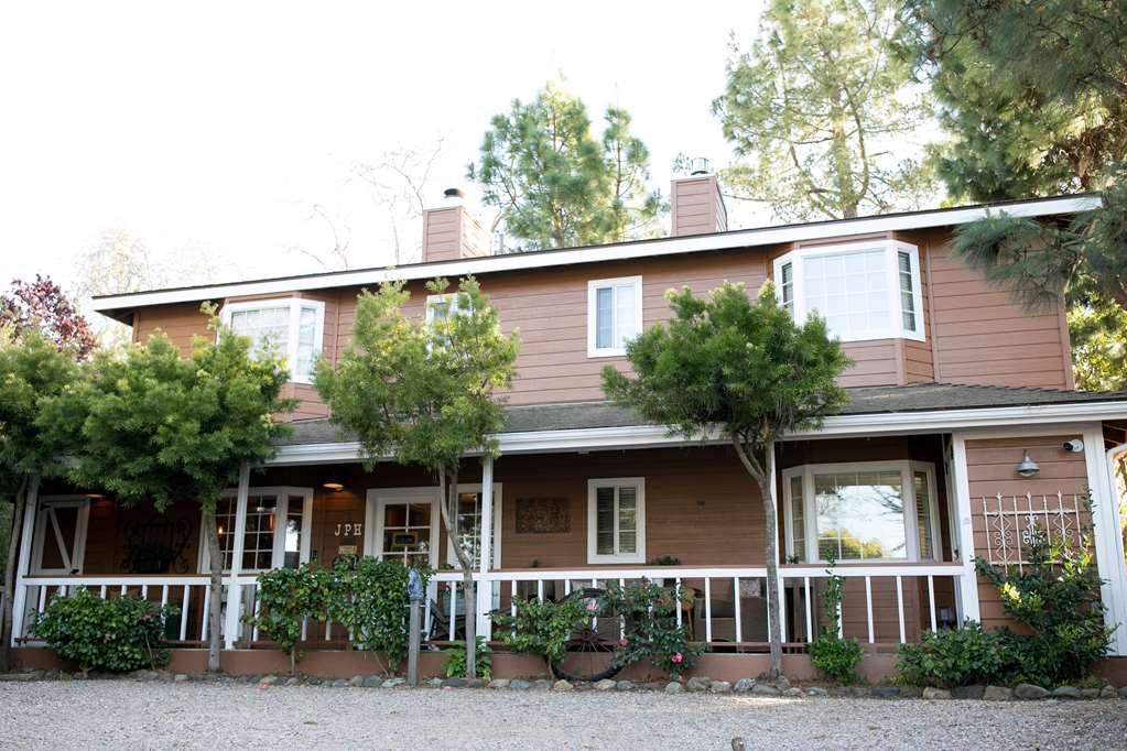 J Patrick Inn Cambria Exterior photo